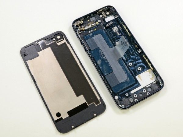 تم تفكيك iPhone 5 بواسطة iFixit
