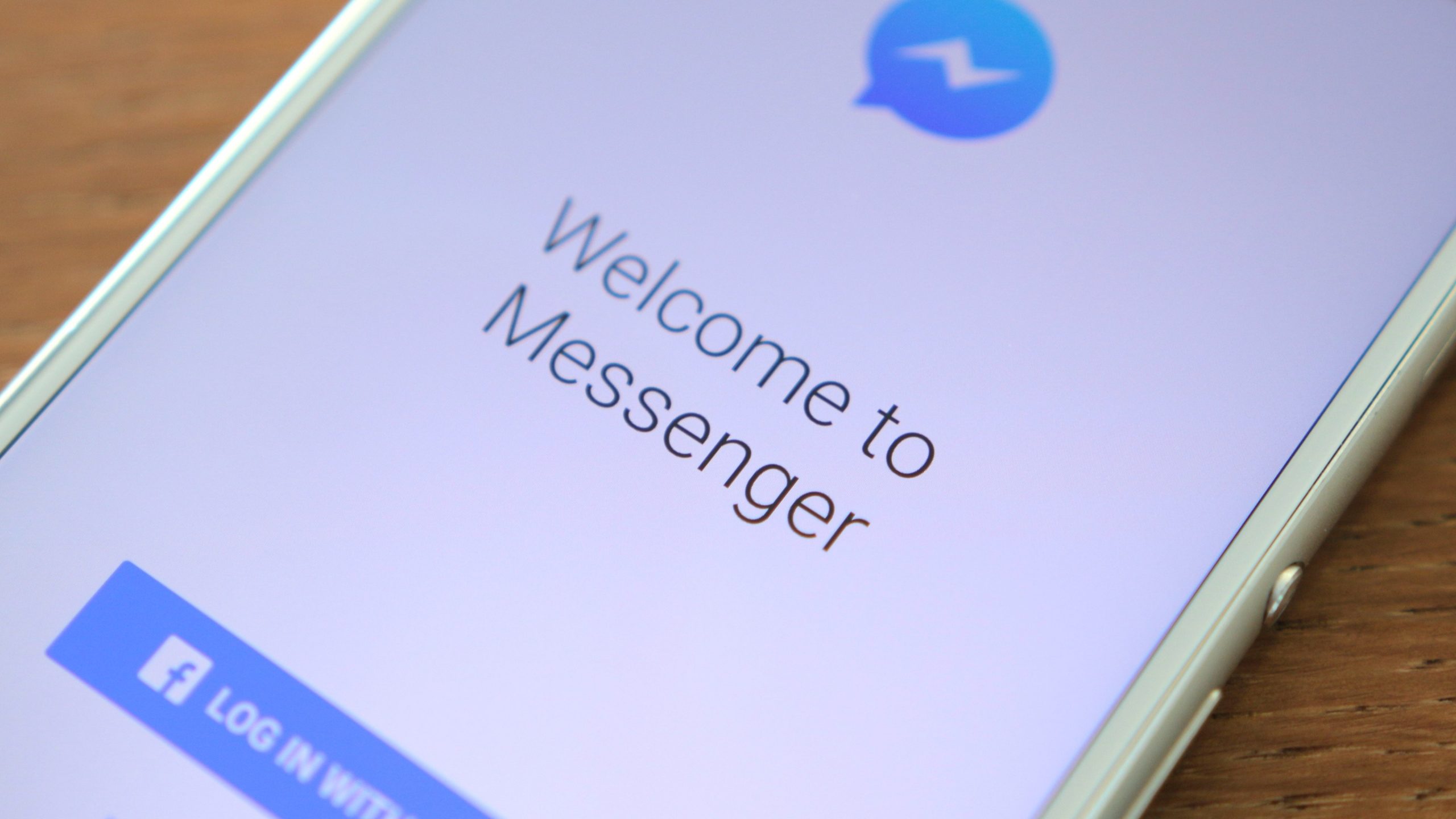 Facebook Messenger يعود لدمج دعم الرسائل القصيرة