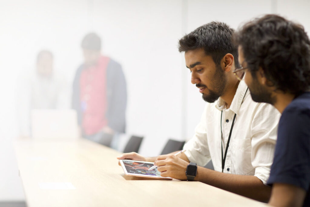 تفتح Apple رسميًا مسرع التطبيقات في بنغالور ، الهند