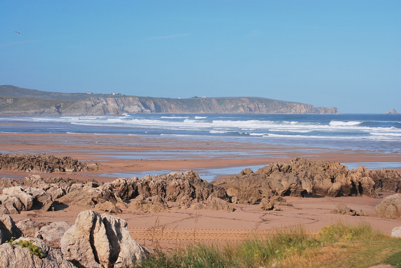 10 Razones para Visitar Liencres: La Joya Oculta del Norte de España liencres