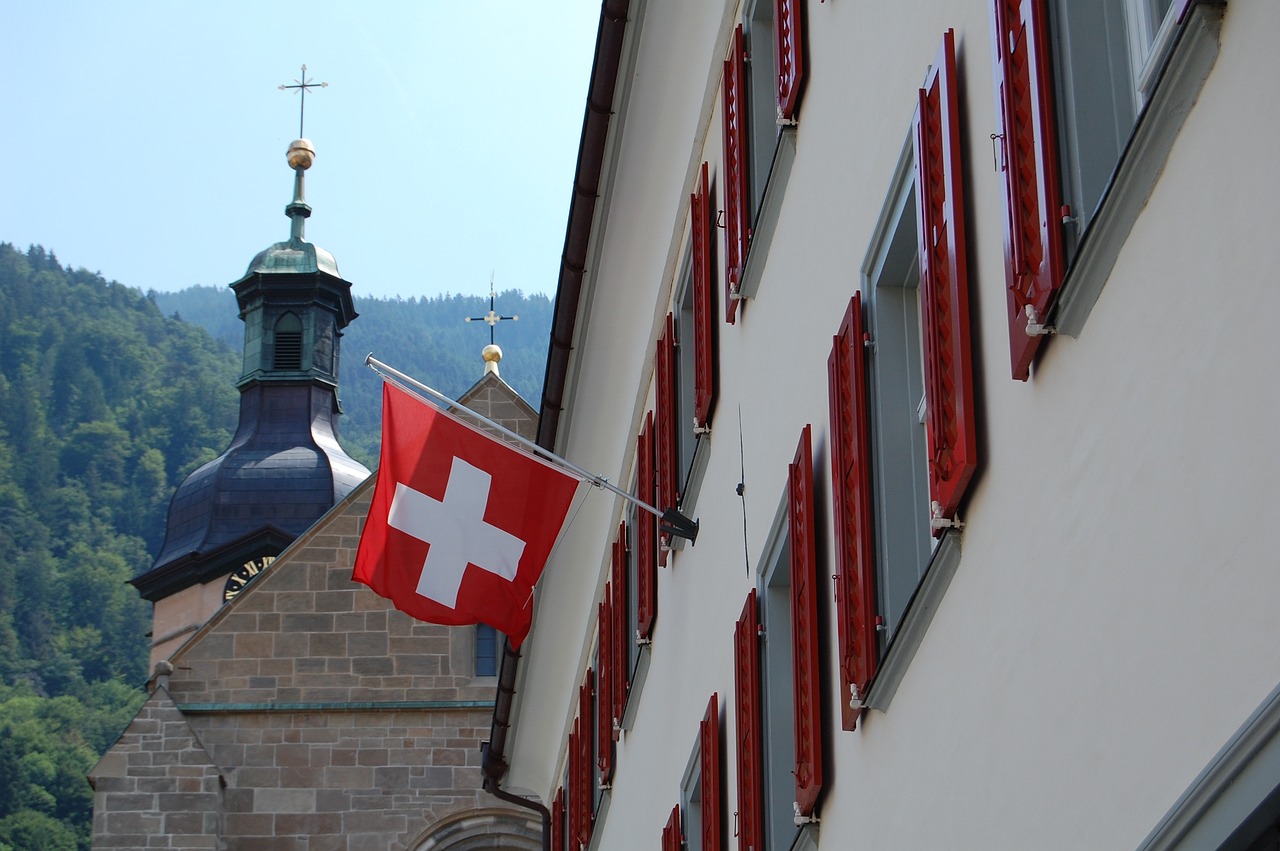 🇨🇭 5 datos fascinantes sobre la cultura suiza que debes saber 3 bandera suiza