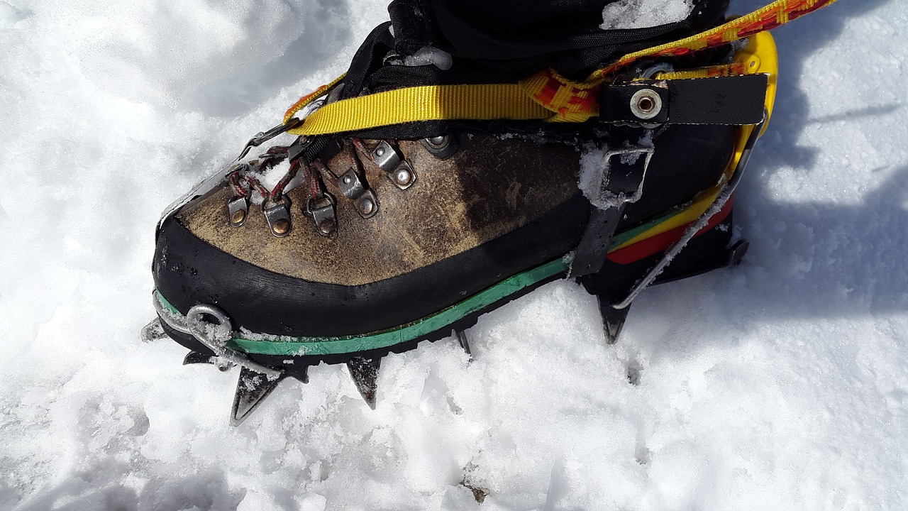 Crampones: 5 claves para elegir los mejores para tus aventuras 1 crampones