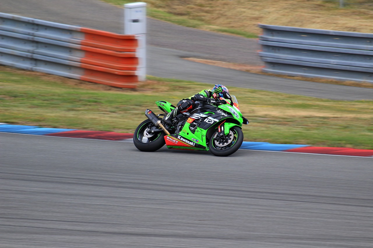 kawasaki motos