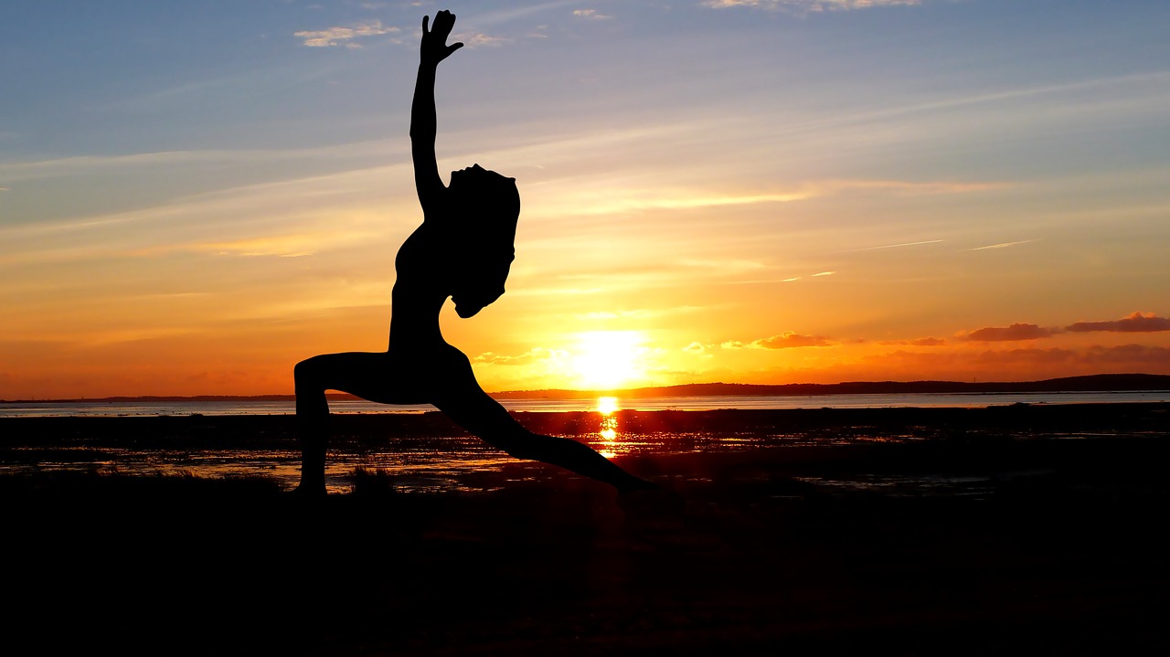 Yoga facial: 5 ejercicios efectivos para un rostro radiante 5 yoga facial