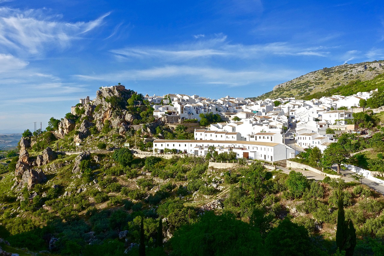 Zuheros: 5 razones para visitar este encantador pueblo español 4 zuheros